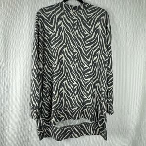 Wanderly, women gray and white sweatshirt medium design size medium